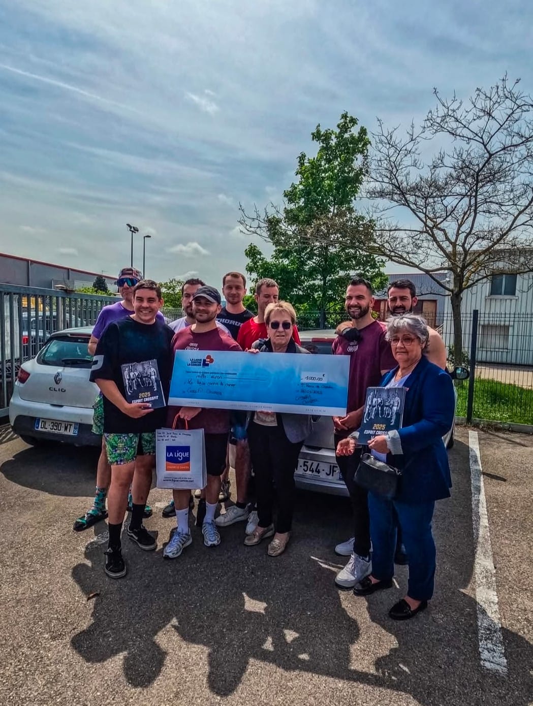 Remise du chèque de 1 000 € à la Ligue contre le cancer par CrossFit Chistera